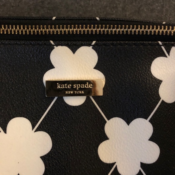 Kate Spade diaper bag with detachable strap. - Picture 2 of 5